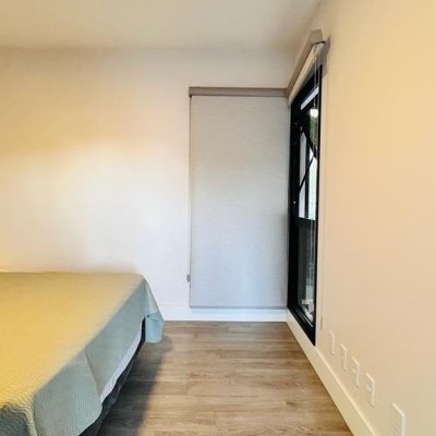 Casa Residencial com 285m², 4 quartos, 2 suítes, 2 garagens, no bairro Trindade em Florianópolis