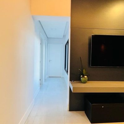 Casa Residencial com 285m², 4 quartos, 2 suítes, 2 garagens, no bairro Trindade em Florianópolis