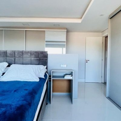 Casa Residencial com 285m², 4 quartos, 2 suítes, 2 garagens, no bairro Trindade em Florianópolis