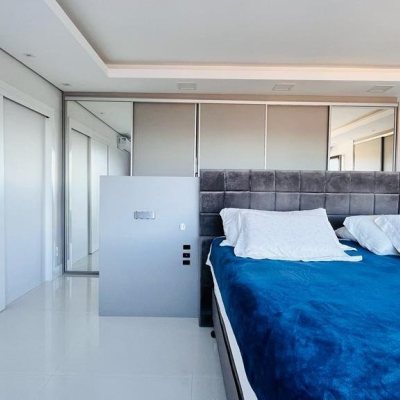 Casa Residencial com 285m², 4 quartos, 2 suítes, 2 garagens, no bairro Trindade em Florianópolis