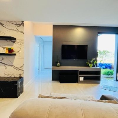 Casa Residencial com 285m², 4 quartos, 2 suítes, 2 garagens, no bairro Trindade em Florianópolis