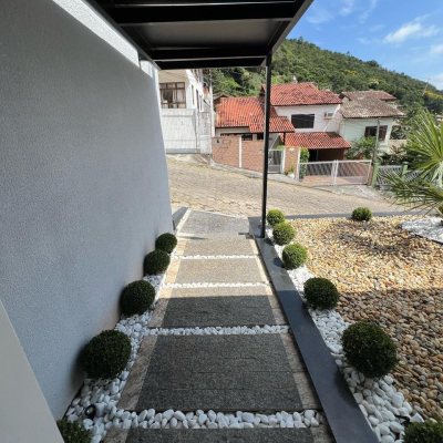 Casa Residencial com 285m², 4 quartos, 2 suítes, 2 garagens, no bairro Trindade em Florianópolis
