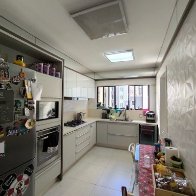 Apartamentos com 109m², 3 quartos, 2 suítes, 1 garagem, no bairro Centro em Florianópolis