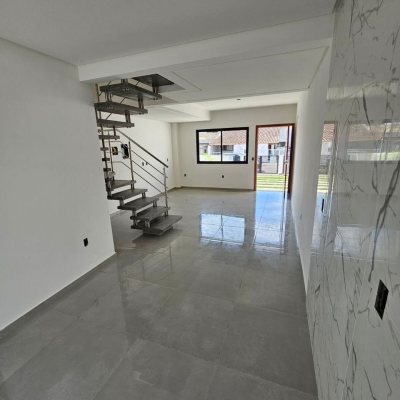 Sobrado Residencial com 84m², 2 quartos, 2 suítes, 1 garagem, no bairro Bela Vista em Palhoça