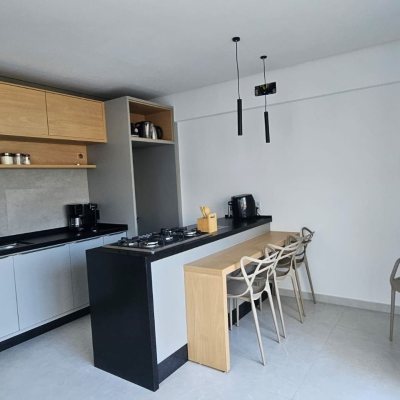 Casa Residencial com 310m², 5 quartos, 3 suítes, 2 garagens, no bairro Daniela em Florianópolis