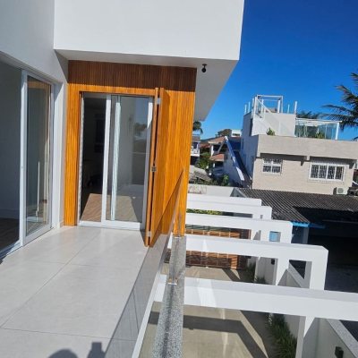 Casa Residencial com 310m², 5 quartos, 3 suítes, 2 garagens, no bairro Daniela em Florianópolis