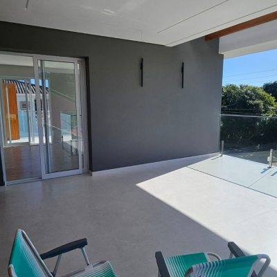 Casa Residencial com 310m², 5 quartos, 3 suítes, 2 garagens, no bairro Daniela em Florianópolis