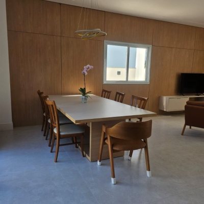 Casa Residencial com 310m², 5 quartos, 3 suítes, 2 garagens, no bairro Daniela em Florianópolis