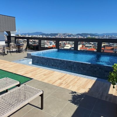 Apartamentos com 96m², 3 quartos, 2 suítes, 2 garagens, no bairro Estreito em Florianópolis