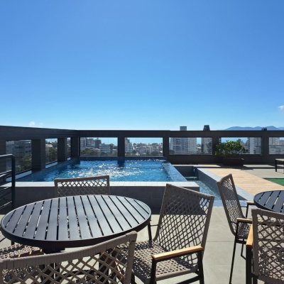 Apartamentos com 96m², 3 quartos, 2 suítes, 2 garagens, no bairro Estreito em Florianópolis