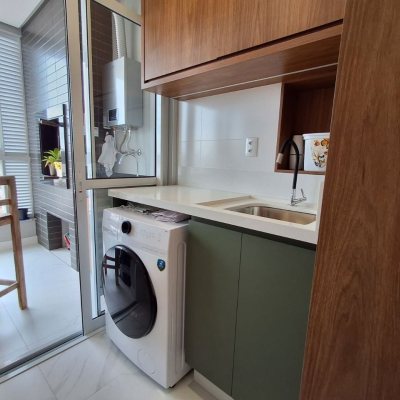 Apartamentos com 96m², 3 quartos, 2 suítes, 2 garagens, no bairro Estreito em Florianópolis