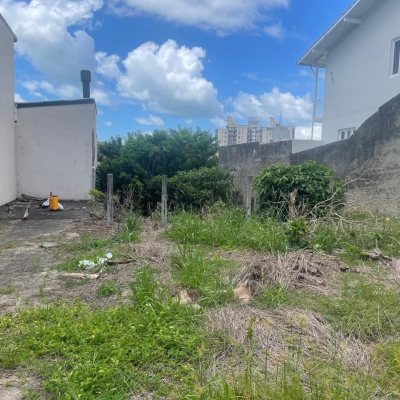 Terrenos Residenciais com 412m², no bairro Capoeiras em Florianópolis