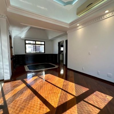 Cobertura com 483m², 4 quartos (sendo 2 suítes), 2 garagens, no bairro Centro em Florianópolis