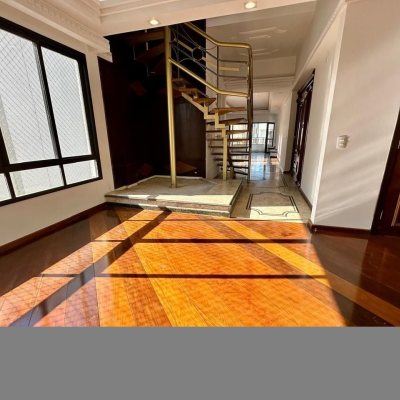 Cobertura com 483m², 4 quartos (sendo 2 suítes), 2 garagens, no bairro Centro em Florianópolis