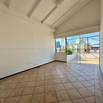 Cobertura com 483m², 4 quartos, 2 suítes, 2 garagens, no bairro Centro em Florianópolis