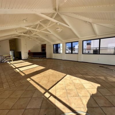 Cobertura com 483m², 4 quartos, 2 suítes, 2 garagens, no bairro Centro em Florianópolis