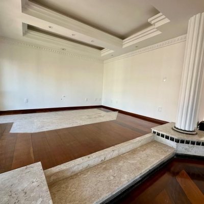 Cobertura com 483m², 4 quartos, 2 suítes, 2 garagens, no bairro Centro em Florianópolis