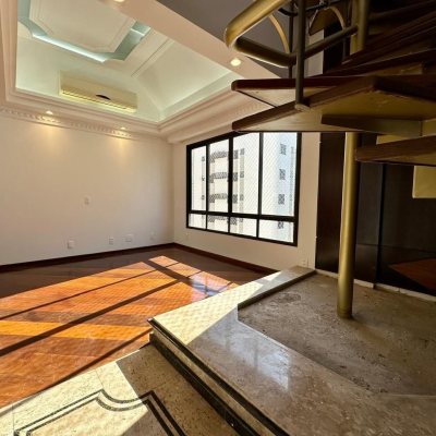 Cobertura com 483m², 4 quartos, 2 suítes, 2 garagens, no bairro Centro em Florianópolis