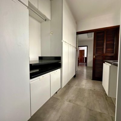 Cobertura com 483m², 4 quartos, 2 suítes, 2 garagens, no bairro Centro em Florianópolis