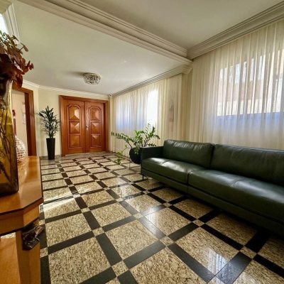 Cobertura com 483m², 4 quartos, 2 suítes, 2 garagens, no bairro Centro em Florianópolis