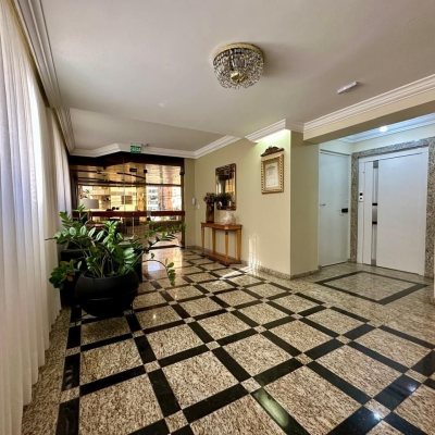 Cobertura com 483m², 4 quartos, 2 suítes, 2 garagens, no bairro Centro em Florianópolis