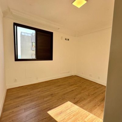 Cobertura com 483m², 4 quartos, 2 suítes, 2 garagens, no bairro Centro em Florianópolis