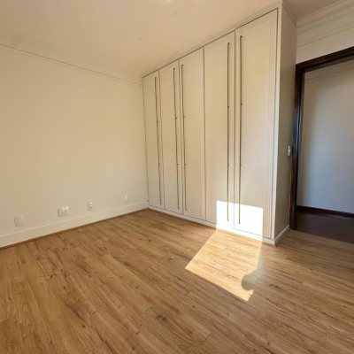 Cobertura com 483m², 4 quartos, 2 suítes, 2 garagens, no bairro Centro em Florianópolis