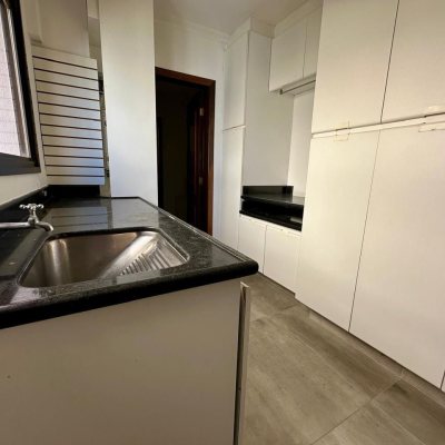 Cobertura com 483m², 4 quartos, 2 suítes, 2 garagens, no bairro Centro em Florianópolis