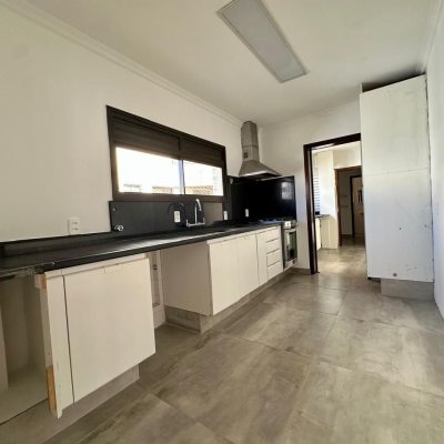 Cobertura com 483m², 4 quartos, 2 suítes, 2 garagens, no bairro Centro em Florianópolis