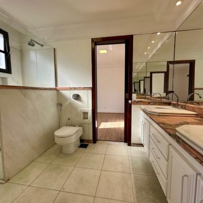 Cobertura com 483m², 4 quartos, 2 suítes, 2 garagens, no bairro Centro em Florianópolis