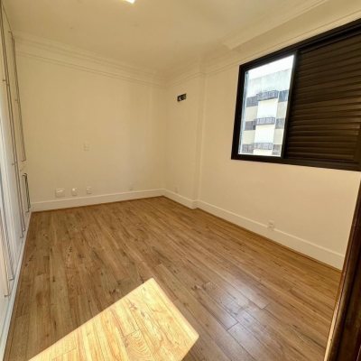 Cobertura com 483m², 4 quartos, 2 suítes, 2 garagens, no bairro Centro em Florianópolis