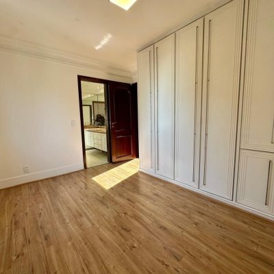 Cobertura com 483m², 4 quartos, 2 suítes, 2 garagens, no bairro Centro em Florianópolis