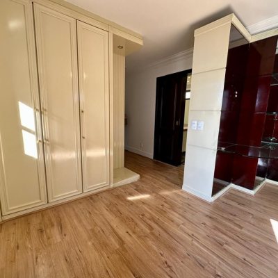 Cobertura com 483m², 4 quartos, 2 suítes, 2 garagens, no bairro Centro em Florianópolis