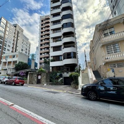 Cobertura com 483m², 4 quartos, 2 suítes, 2 garagens, no bairro Centro em Florianópolis