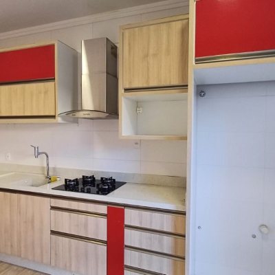 Casa em Condomínio com 134m², 3 quartos, 1 suíte, 2 garagens, no bairro Cachoeira Do Bom Jesus em Florianópolis