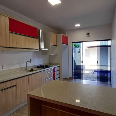 Casa em Condomínio com 134m², 3 quartos, 1 suíte, 2 garagens, no bairro Cachoeira Do Bom Jesus em Florianópolis