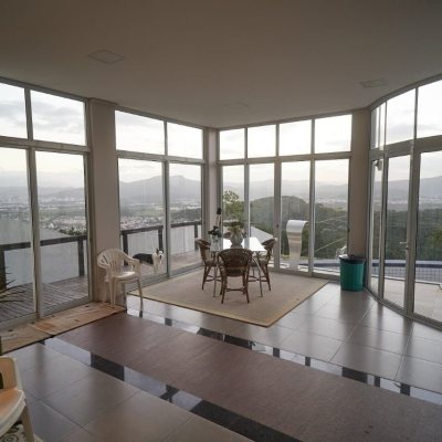 Casa em Condomínio com 1100m², 5 quartos, 5 suítes, 3 garagens, no bairro Roçado em São José