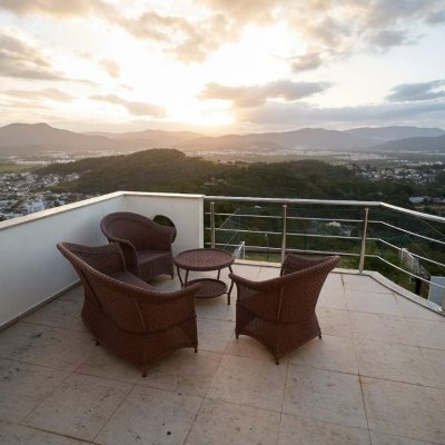 Casa em Condomínio com 1100m², 5 quartos, 5 suítes, 3 garagens, no bairro Roçado em São José