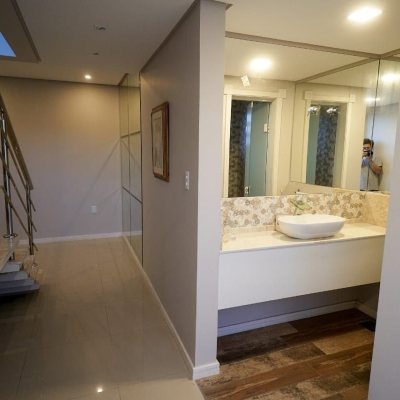 Casa em Condomínio com 1100m², 5 quartos, 5 suítes, 3 garagens, no bairro Roçado em São José