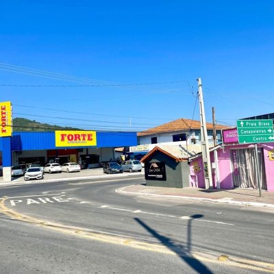 Predio com 550m², 5 garagens, no bairro Ponta Das Canas em Florianópolis