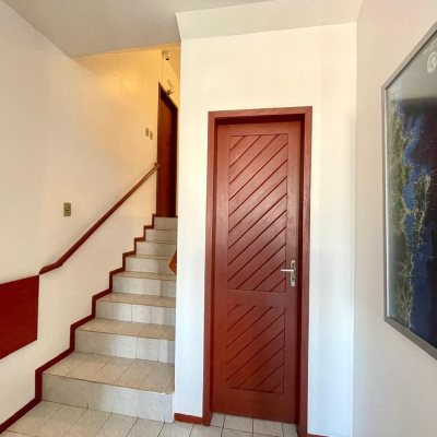 Predio com 550m², 5 garagens, no bairro Ponta Das Canas em Florianópolis