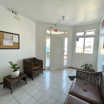 Predio com 550m², 5 garagens, no bairro Ponta Das Canas em Florianópolis