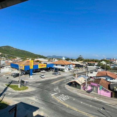 Predio com 550m², 5 garagens, no bairro Ponta Das Canas em Florianópolis