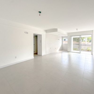 Apartamentos com 79m², 2 quartos, 1 suíte, 2 garagens, no bairro João Paulo em Florianópolis