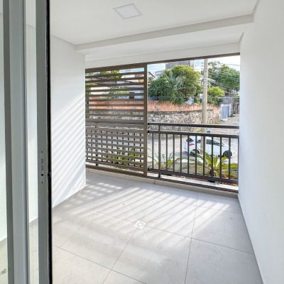 Apartamentos com 79m², 2 quartos, 1 suíte, 2 garagens, no bairro João Paulo em Florianópolis