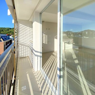 Apartamentos com 71m², 2 quartos, 1 suíte, 2 garagens, no bairro João Paulo em Florianópolis