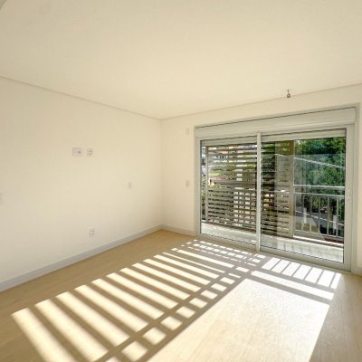 Apartamentos com 80m², 2 quartos, 2 suítes, 2 garagens, no bairro João Paulo em Florianópolis