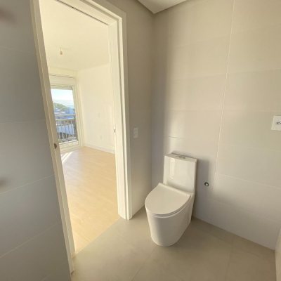 Apartamentos com 126m², 3 quartos, 3 suítes, 3 garagens, no bairro João Paulo em Florianópolis