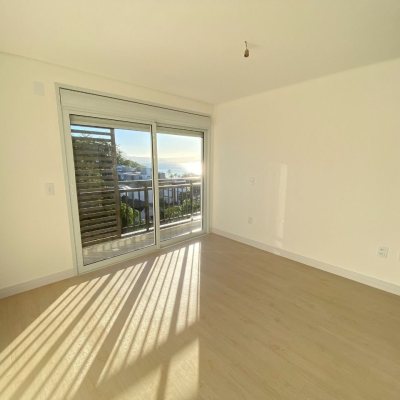 Apartamentos com 126m², 3 quartos, 3 suítes, 3 garagens, no bairro João Paulo em Florianópolis