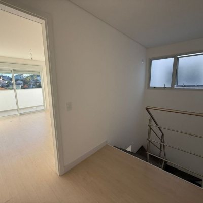 Apartamentos com 94m², 1 quarto, 1 suíte, 2 garagens, no bairro João Paulo em Florianópolis